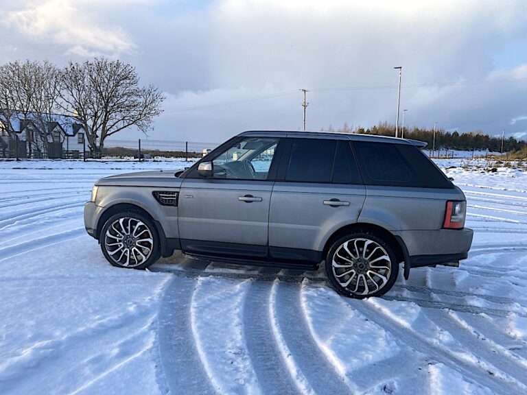 Is A Range Rover Sport Good In Snow?