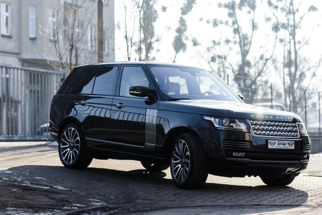 Land Rover Range Rover vs Mercedes G Wagon: which is better? 3 Range Rover Autobiography