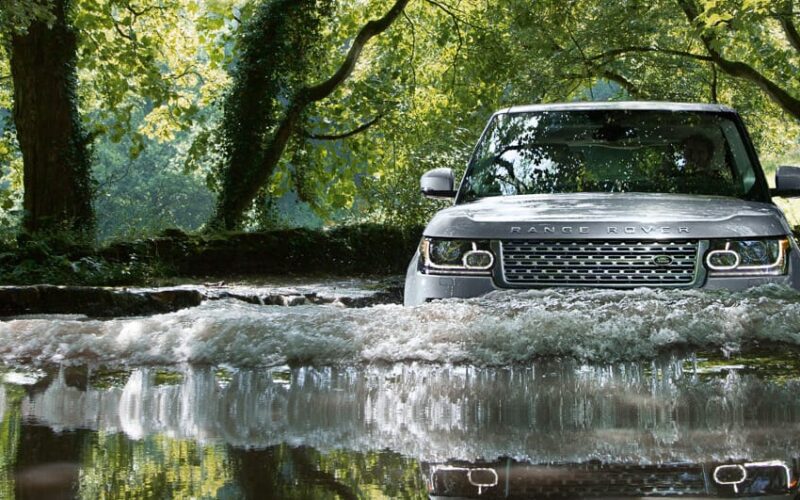 What is the wading depth of a Range Rover?