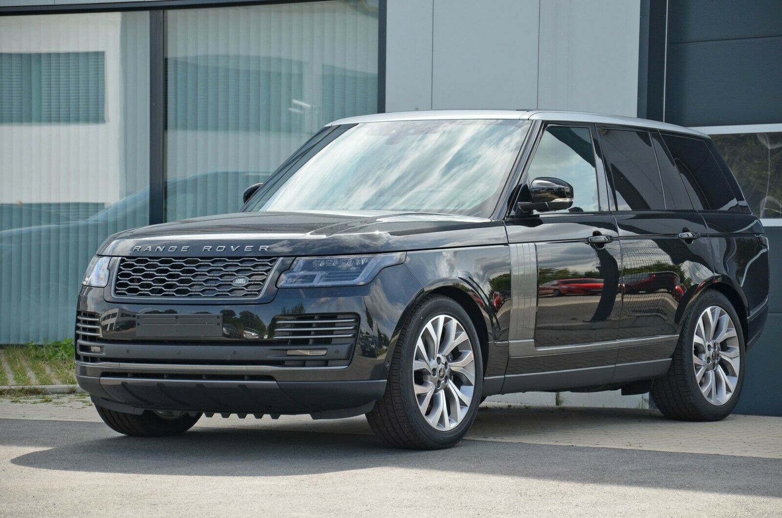 Black Range Rover from the front.