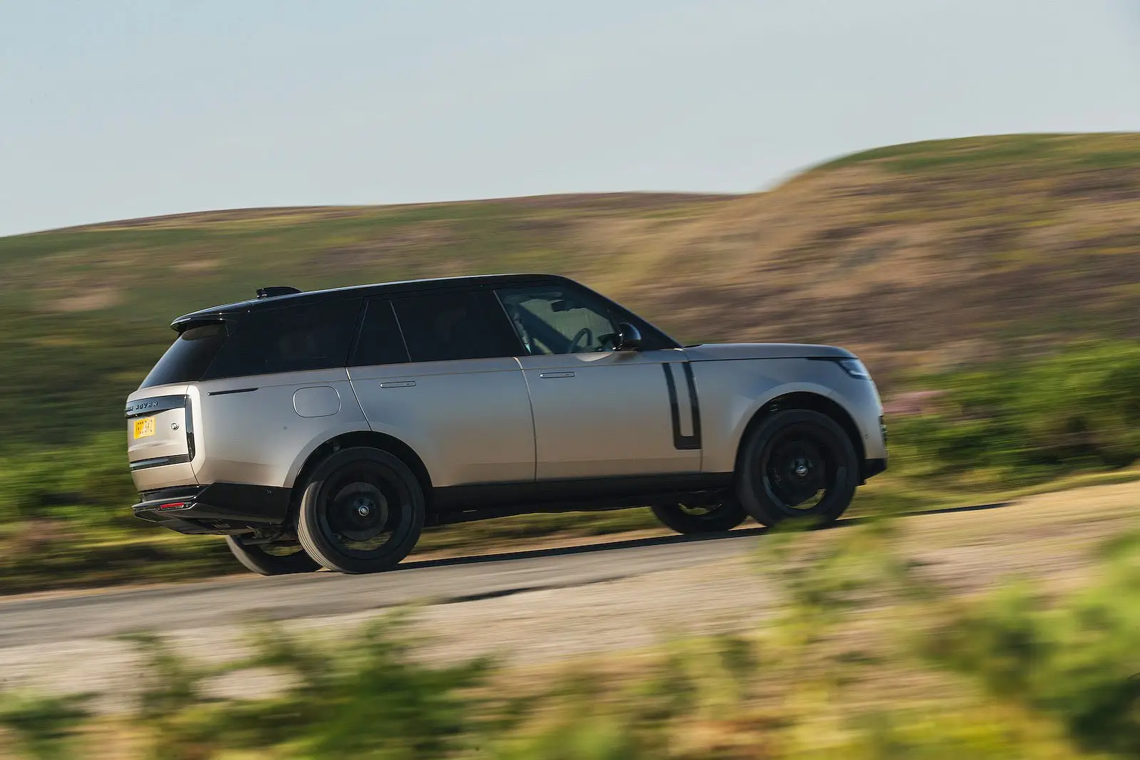 Leasing vs buying a Range Rover - which is better for you?