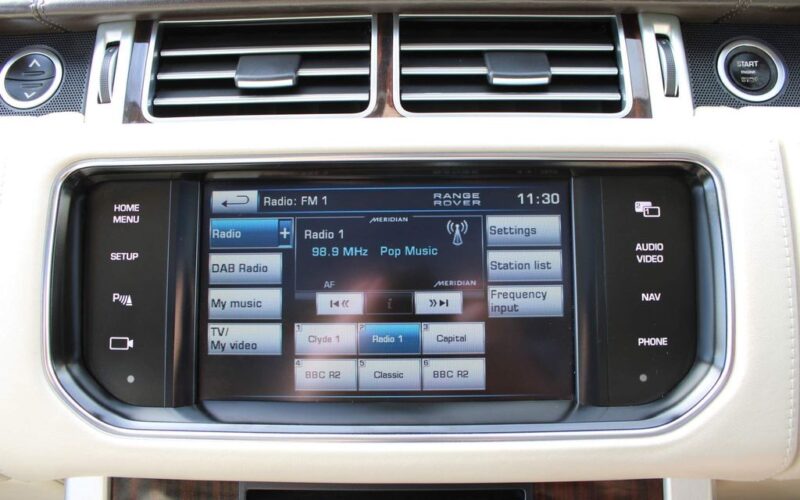 Range Rover screen display.