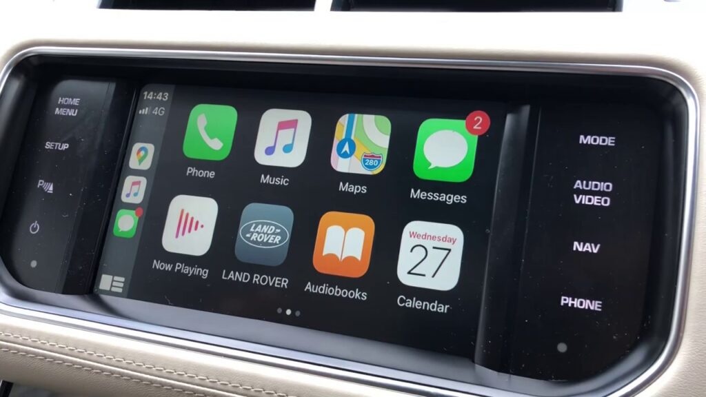 Range Rover Apple Carplay dash.